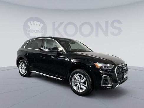 Used 2023 Audi Q5 2.0T Premium w/ Convenience Package AWD/4WD image 2