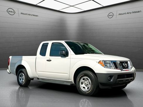 Used 2018 Nissan Frontier S RWD image 2