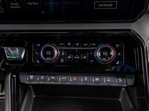 Used 2025 GMC Sierra 2500 AT4X image 26