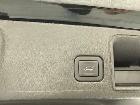 Used 2024 GMC Terrain SLT AWD/4WD image 13