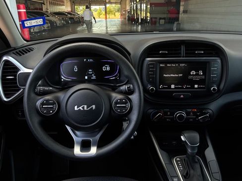 Used 2025 Kia Soul LX w/ LX Technology Package FWD image 12