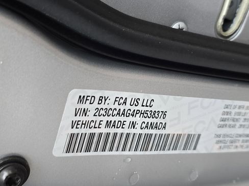 Used 2023 Chrysler 300 Touring w/ Sport Appearance Package image 32