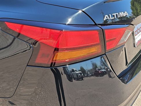 Certified 2025 Nissan Altima 2.5 S FWD image 32