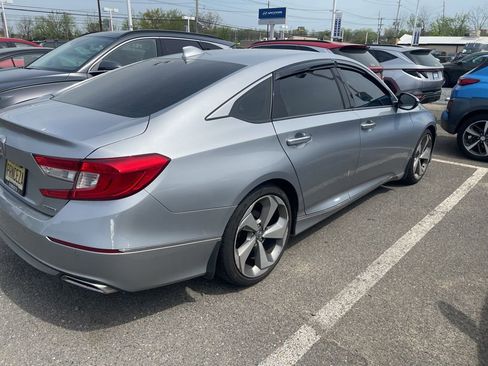 Used 2018 Honda Accord Touring image 3