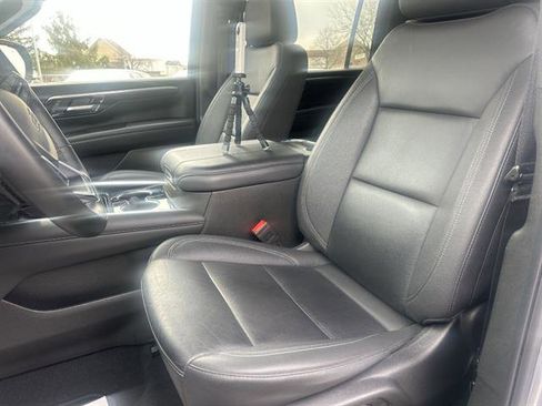 Used 2025 Chevrolet Suburban Z71 image 16