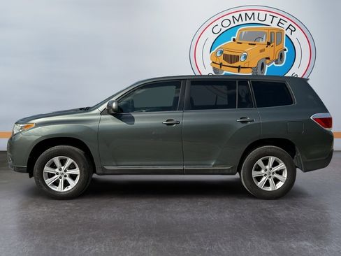 Used 2013 Toyota Highlander Base image 2