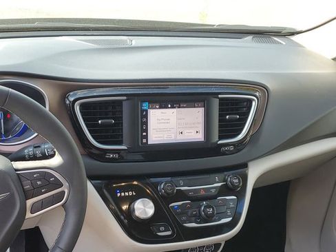 Used 2024 Chrysler Voyager LX FWD image 26