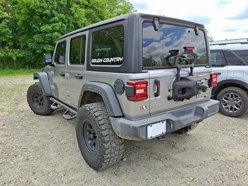Used 2018 Jeep Wrangler Unlimited Sport S AWD/4WD image 4