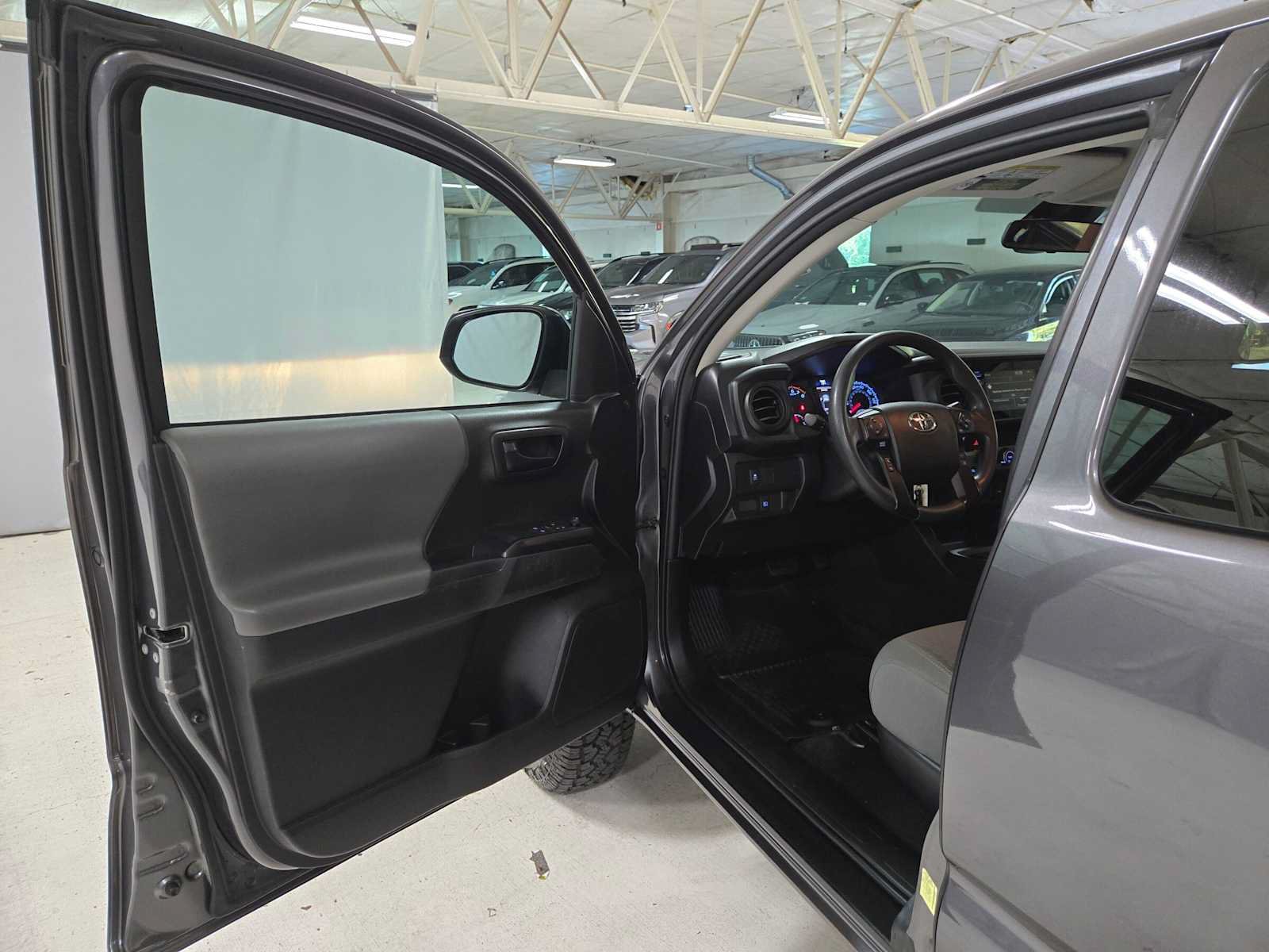 Used 2022 Toyota Tacoma SR RWD image 18