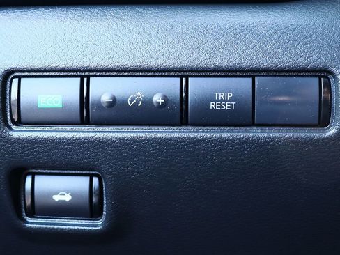 Used 2025 Nissan Sentra SV image 41