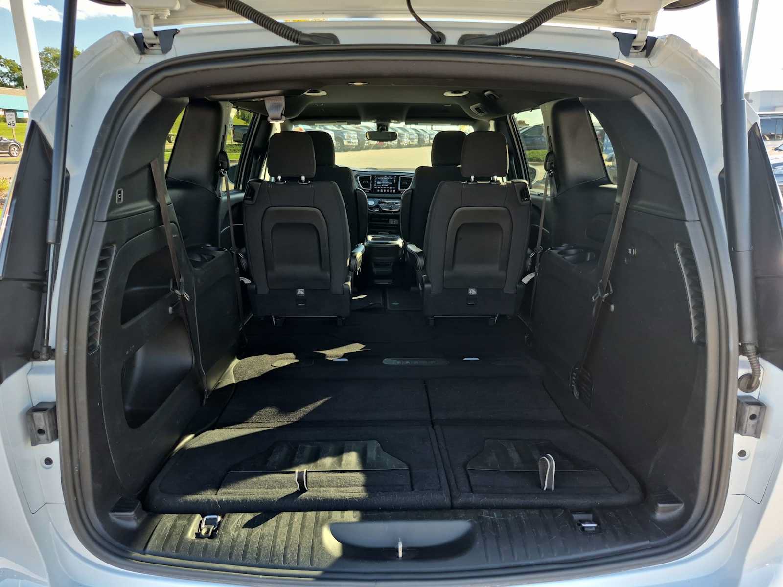 Used 2019 Chrysler Pacifica Touring Plus w/ S Appearance Package FWD image 32