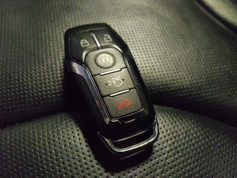Used 2016 Lincoln MKX Reserve FWD image 32