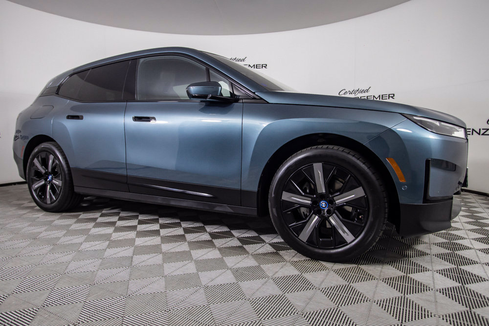Used 2023 BMW iX xDrive50 AWD/4WD image 2