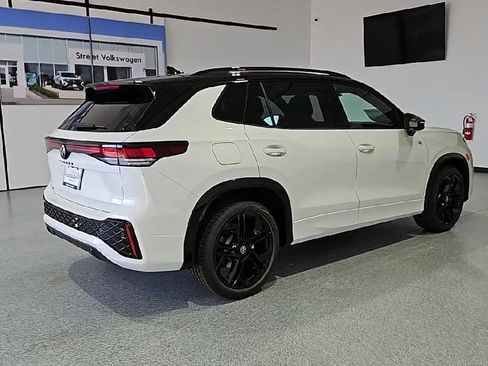 New 2026 Volkswagen Tiguan SE R-Line FWD image 9