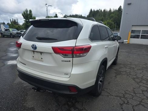 Used 2019 Toyota Highlander LE AWD/4WD image 5