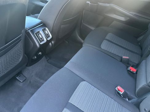 Used 2023 Kia Sorento LX image 13