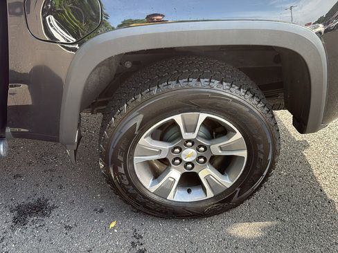 Used 2016 Chevrolet Colorado Z71 w/ LPO, Gearon Divider Package AWD/4WD image 20