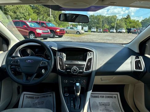 Used 2016 Ford Focus SE w/ SE Power Seat Package image 22