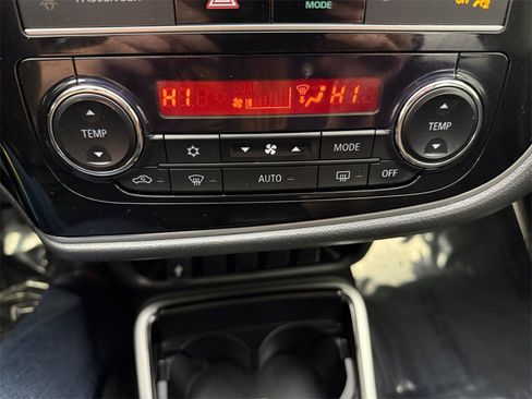 Used 2019 Mitsubishi Outlander ES image 31