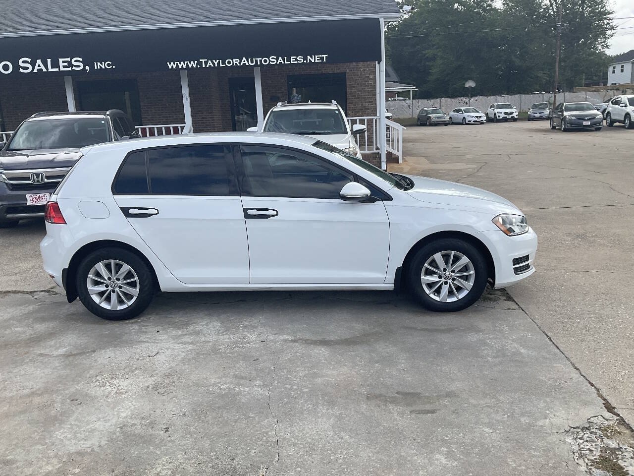 Used 2015 Volkswagen Golf S FWD image 2
