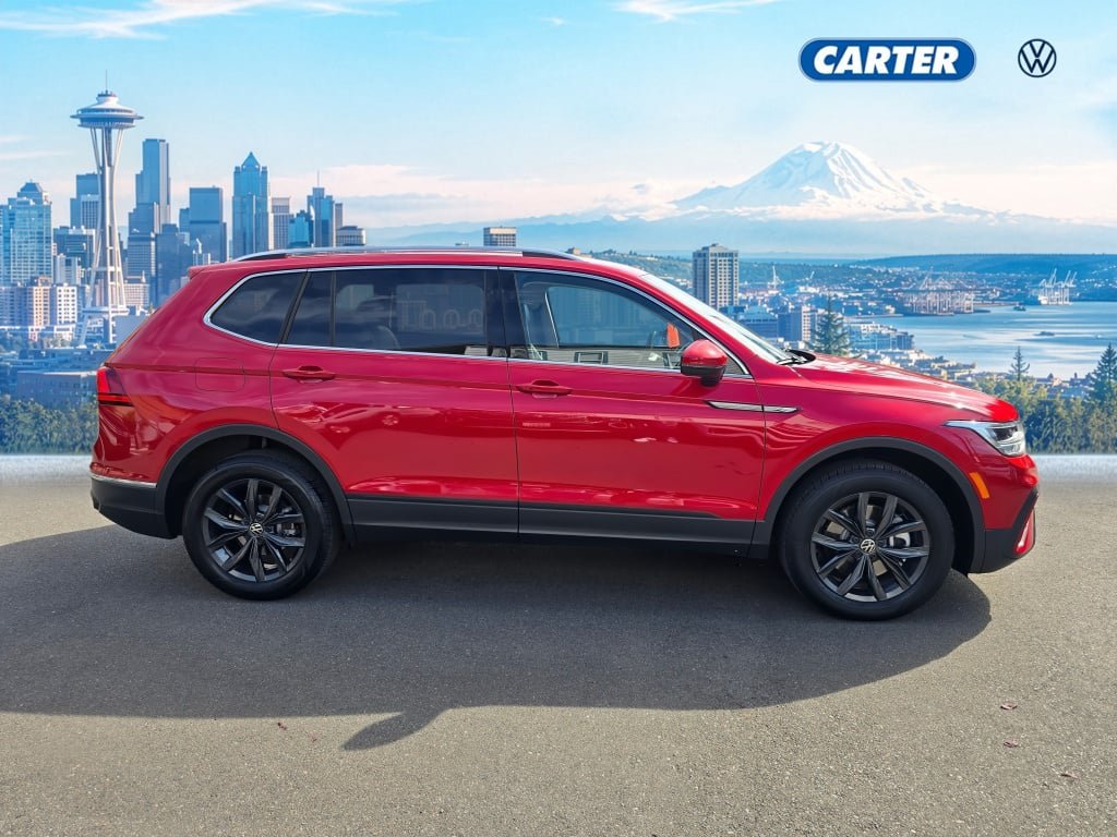 Used 2024 Volkswagen Tiguan SE AWD/4WD image 2