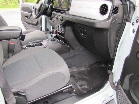 Used 2024 Jeep Wrangler Unlimited w/ Convenience Group AWD/4WD image 15