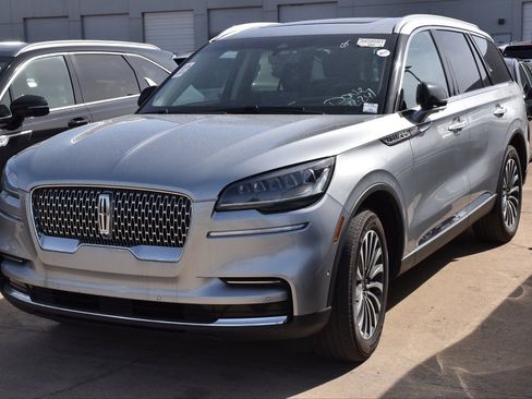 Certified 2023 Lincoln Aviator Reserve w/ Equipment Group 201A image 2