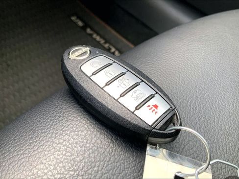 Used 2024 Nissan Altima 2.5 SR w/ SR Premium Package FWD image 15