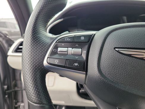 Used 2025 Genesis G70 2.5T image 22