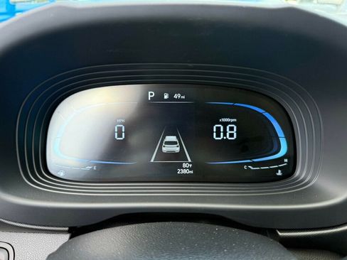 Used 2025 Hyundai Venue SEL FWD image 4