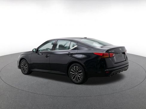 Used 2025 Nissan Altima 2.5 SV FWD image 5