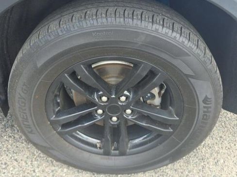 Used 2022 Ford Explorer XLT w/ Equipment Group 202A AWD/4WD image 9