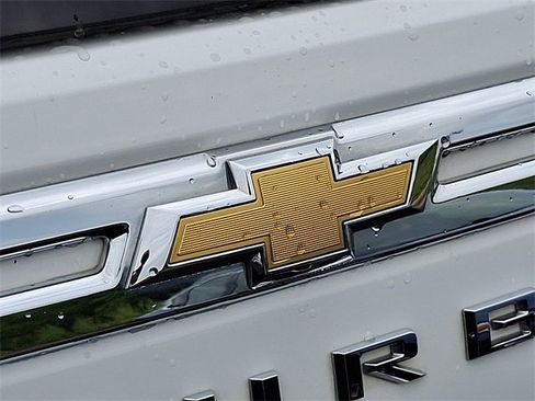 Used 2024 Chevrolet Suburban Premier image 27