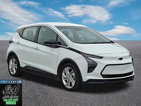 Used 2023 Chevrolet Bolt LT w/ Driver Confidence Package FWD image 3