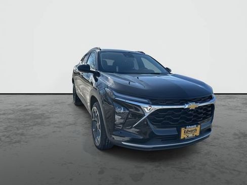 Used 2024 Chevrolet Trax LT image 2