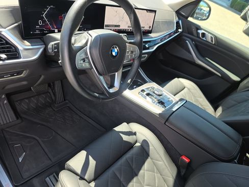Used 2025 BMW X7 xDrive40i w/ Premium Package AWD/4WD image 9
