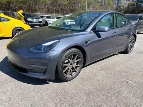Used 2023 Tesla Model 3 Standard Range image 3
