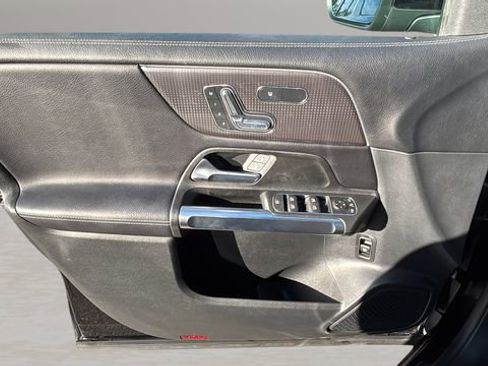 Used 2022 Mercedes-Benz GLB 250 image 17