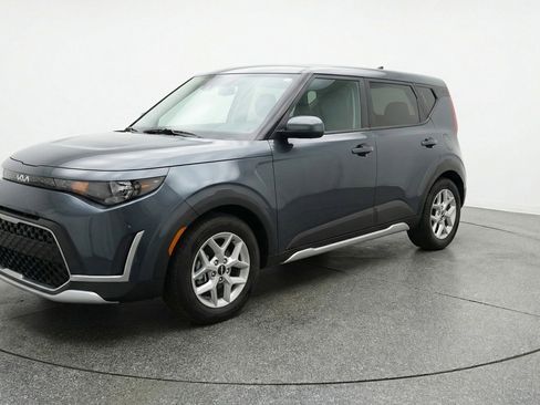 Used 2025 Kia Soul LX w/ LX Technology Package image 3