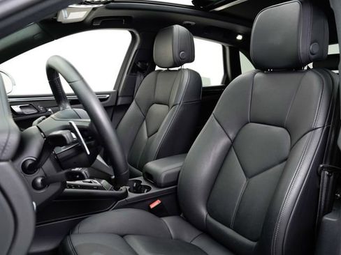 Certified 2026 Porsche Macan AWD/4WD image 38