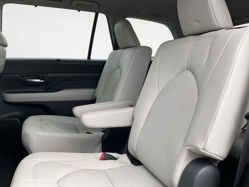 Used 2024 Toyota Grand Highlander XLE image 27