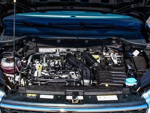 Used 2023 Volkswagen Taos SE w/ Panoramic Sunroof Package image 45