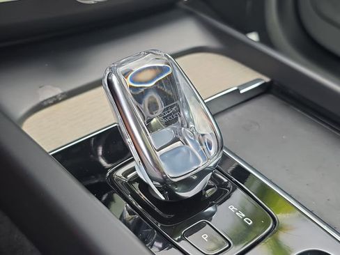 Used 2022 Volvo XC60 B5 Inscription image 24