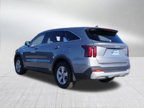 Certified 2025 Kia Sorento LX image 5