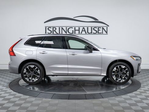 New 2026 Volvo XC60 B5 Plus w/ Climate Package AWD/4WD image 4
