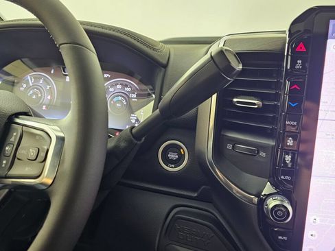 New 2026 RAM 3500 Laramie AWD/4WD image 32