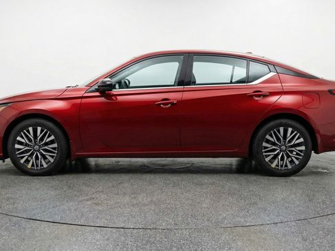Used 2025 Nissan Altima 2.5 SV image 5