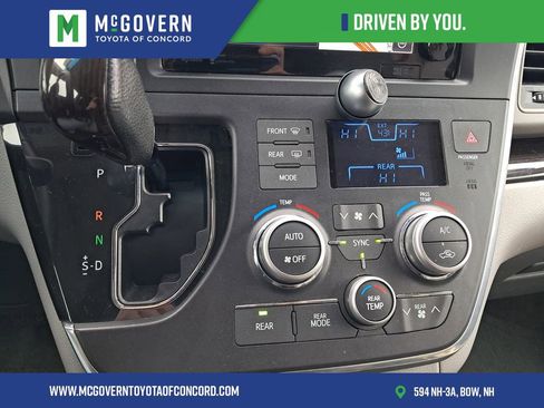 Used 2015 Toyota Sienna XLE w/ XLE Navigation Package FWD image 25