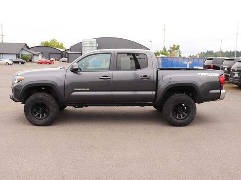 Used 2019 Toyota Tacoma TRD Off-Road AWD/4WD image 8