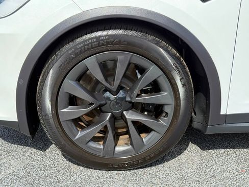 Used 2022 Tesla Model X image 41